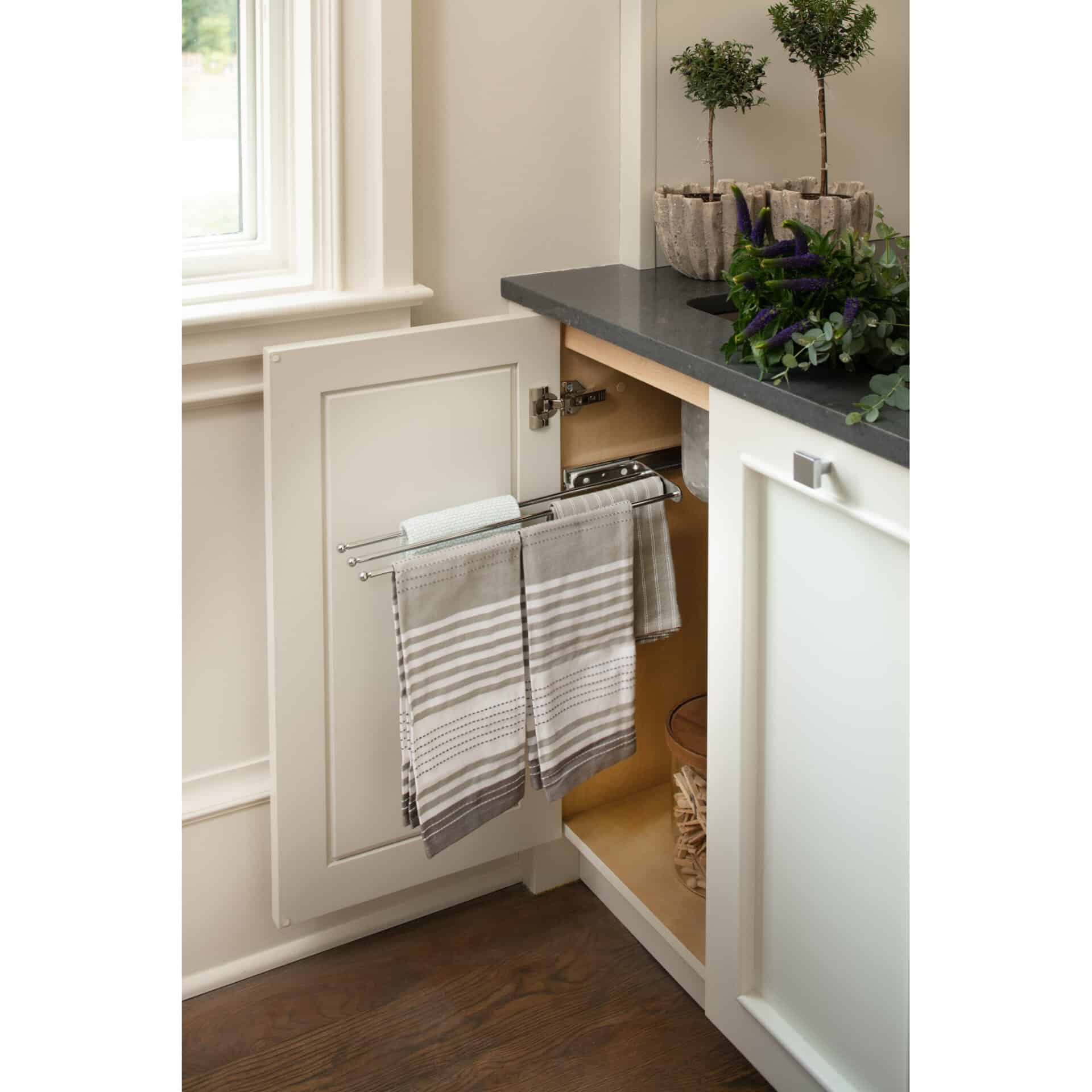 Barre à serviettes coulissante triple Rev-A-Shelf